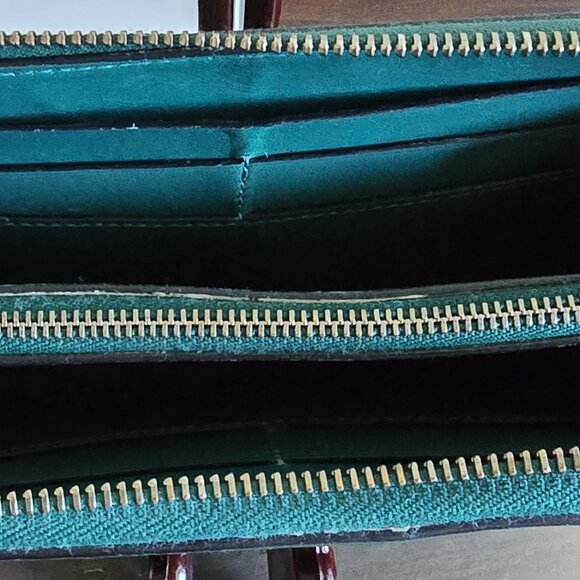 Bvlgari Green Leather Serpenti Forever Zip Around Wallet ~ EUC w/Original Box - Picture 5 of 8